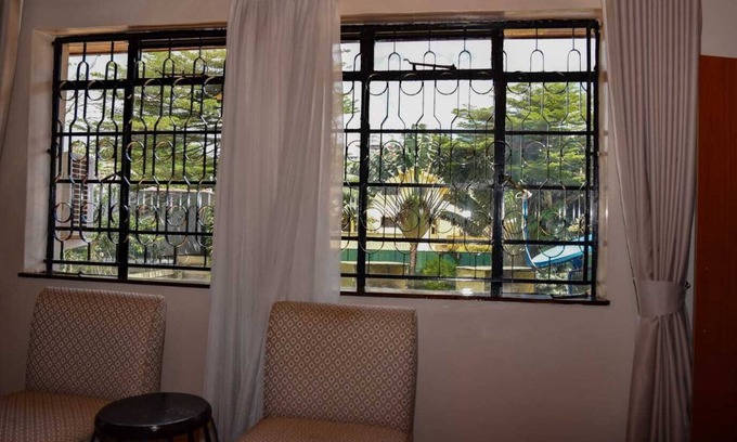 Muthaiga Hotel | Cozy King Suite. Walking Distance to Mall & Green Spaces
