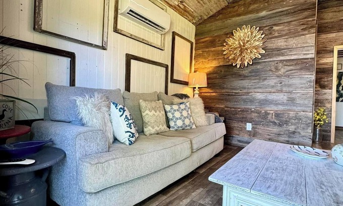 Quinlan Cabin | Cozy Lake Front Cabin w/Marina Access, Free Fishing, Wifi & Beautiful Views- #47