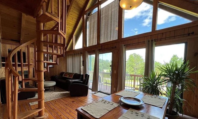 Six Mile Cabin | Cozy Lake Keowee Cabin