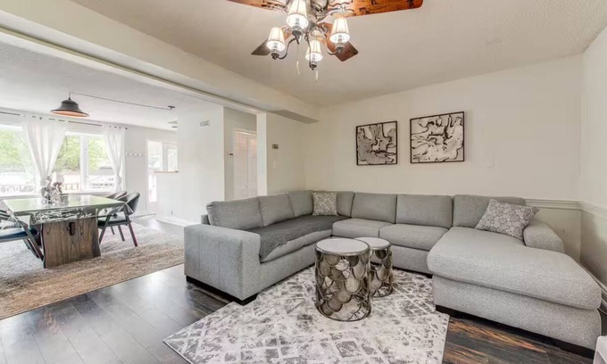 Georgina Cottage | Cozy lake Simcoe cottage, pass to lake provided.