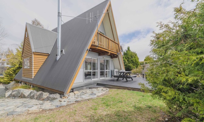 Lake Tekapo House | Cozy Lake Tekapo Stay with Mountain Views