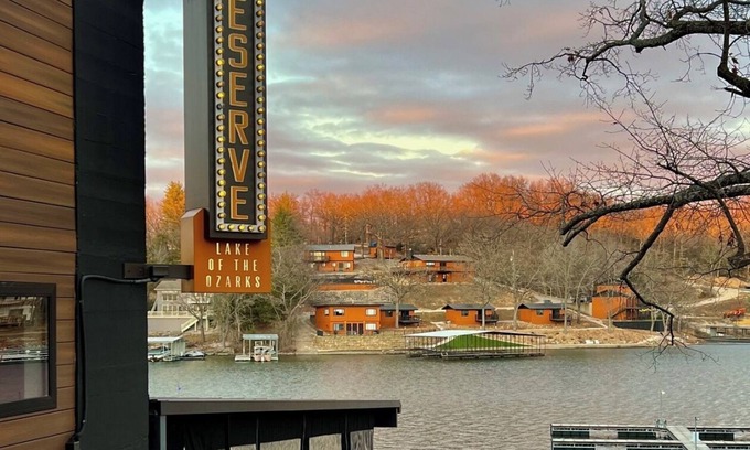 Osage Beach Cabin | Cozy Lakefront Penthouse Suite