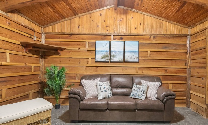 Madill Hotel | Cozy Lakeside Suite- 2BR hotel room by the lake- Texoma Shores Resort