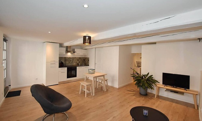 Clermont-Ferrand House | Cozy loft refurbished TOWN CENTER with PARKING and WIFI