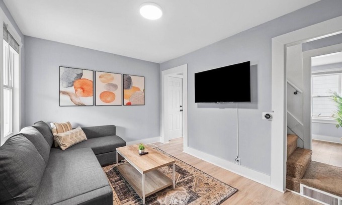 Natrona Heights Apartment | Cozy&Modern 2 Bdr Apt Natrona
