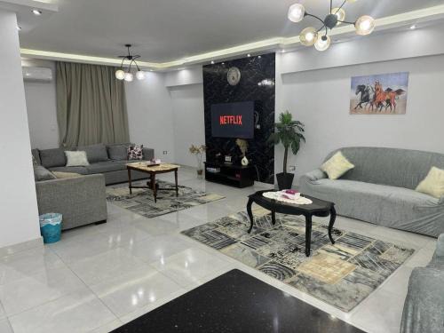 Ain Schams Apartment | Cozy Modern Apartment In El-Nozha