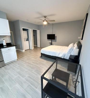 Casselberry House | Cozy Modern Studio