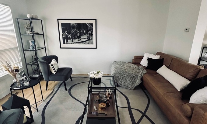 Southwest Calgary House | Cozy newly renovated home close to downtown in safe area of Killarney/Altadore.