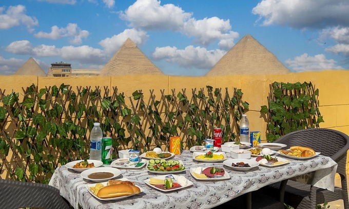 Bulaq ad Dakrur Hotel | cozy oasis by the pyramids. Welcome to Alaska Pyramids view!