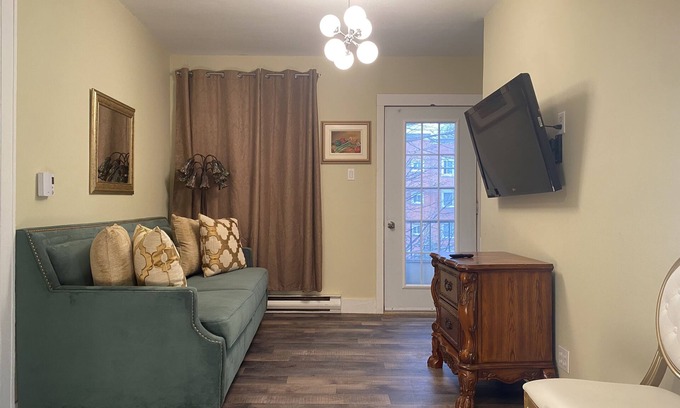 Dorval Apartment | cozy one bedroom apartment located in heart of dorval