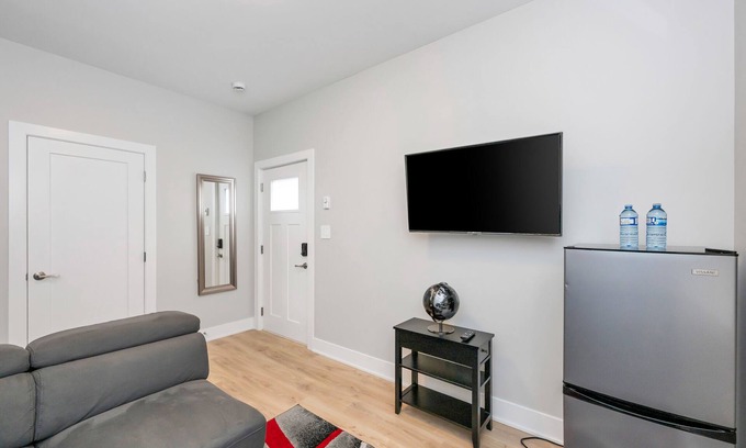 Langford Apartment | Cozy one bedroom Langford suite