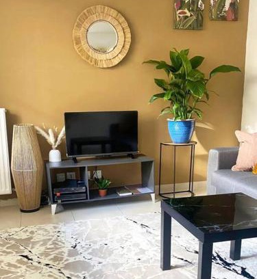 Montigny-le-Bretonneux Apartment | Cozy place near Paris