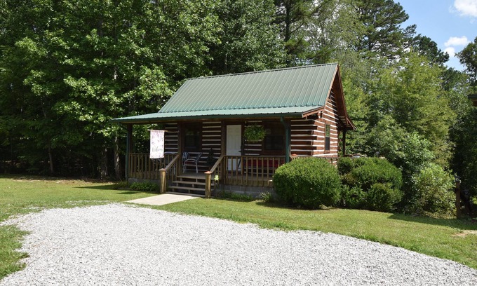 Woodbine Cabin | Cozy Pondside Cabin five minutes from Laurel Lake