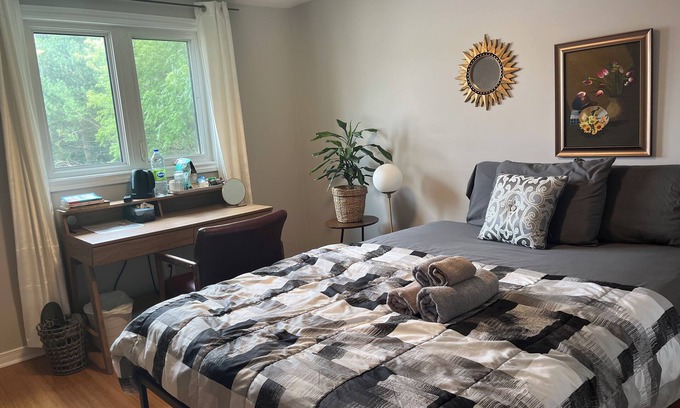 Waterloo House | Cozy Private Room Near University of Waterloo | Uptown