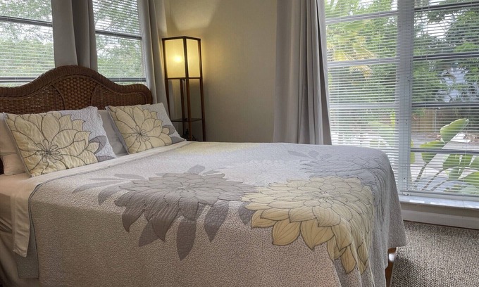 Riverside Park Apartment | Cozy & private with huge covered patio