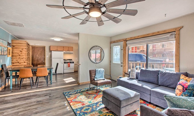 Red River Condo | Cozy Red River Condo - Walk to Chair Lift!