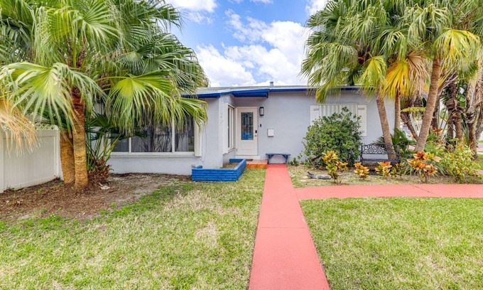 Hallandale Beach House | Cozy Renovated 2BR 1 Mile from Beach