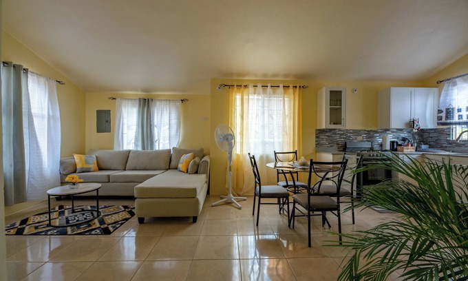 Montego Bay House | Cozy Retreat in a Gated Community 10 minutes from the Beach