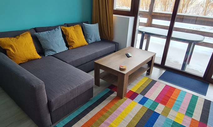 Busteni Apartment | Cozy Riverfront 2 with Garden and Mountain View