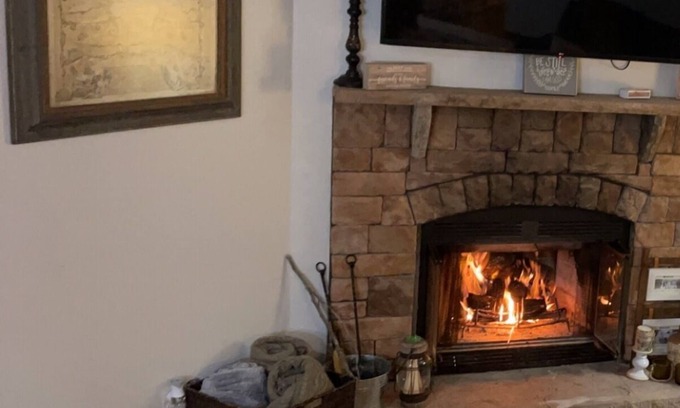 Jasper House | Cozy riverside home