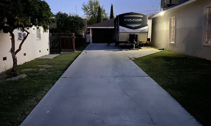 Taft House | Cozy RV 1Bedroom With Cali King bed, Double bunk beds, 1Bath, Private