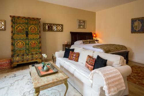 Sedona House | Cozy Sedona Casita with Private Courtyard & Stargazing Hot Tub