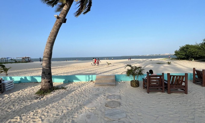 Msasani Apartment | Cozy & Spacious 3BR Near Beach | Pool & Gym