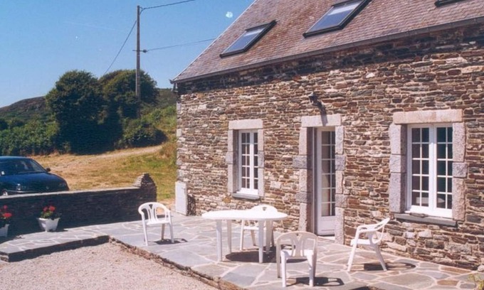 Le Rozel Cottage | Cozy Stone Cottage for 5 with Courtyard, Near Beach, Fireplace, WiFi - Le Rozel