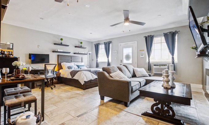 Vista Apartment | Cozy Studio Apartment , Luxury and Private Firepit