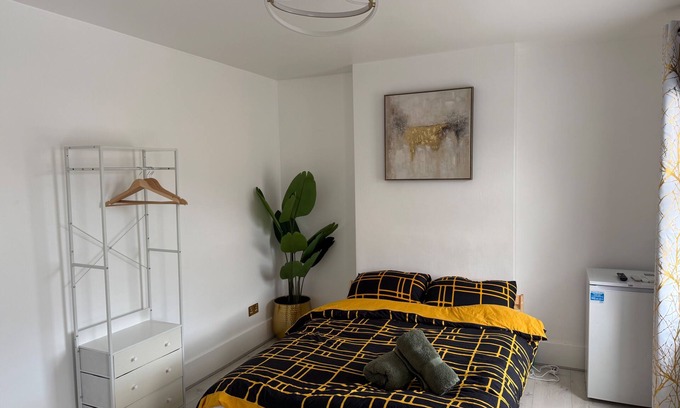 Selhurst Apartment | Cozy Studio in Croydon City Center