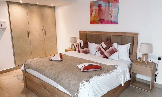 Dzorwulu Apartment | Cozy Studio near Airport. Fiber Wifi - Pool