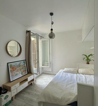 Clichy Apartment | Cozy studio near Paris