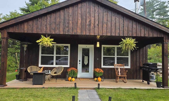 Smiths Corner Cabin | Cozy, stylish, and surrounded by nature; Sojourn Hideaway is the perfect getaway