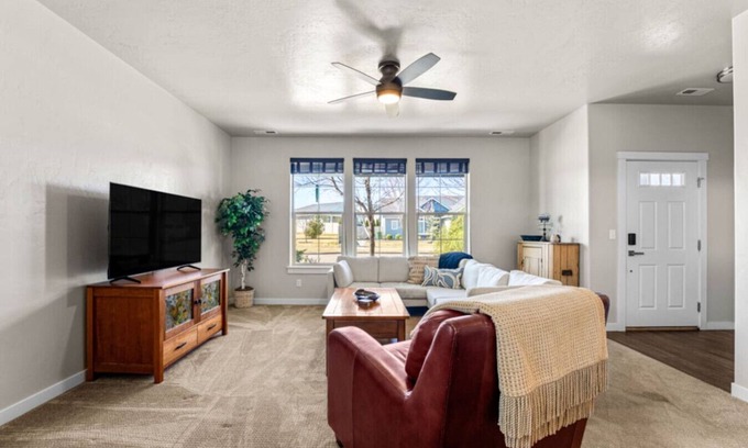 Meridian House | Cozy & Stylish Meridian Stay
