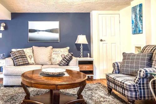 Gorge -Tillicum Area Apartment | Cozy Suite 5mins To DT Victoria