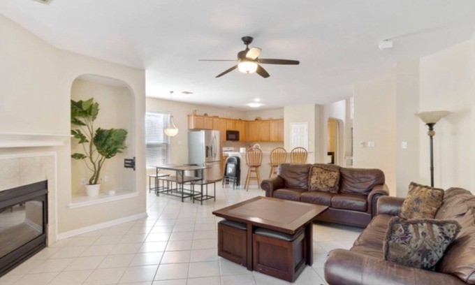 Scofield Farms House | COZY SUNTERRO SERENITY IN NORTH AUSTIN. PET FRIENDLY!