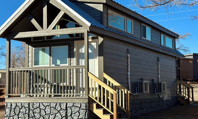 Page Cabin | Cozy Tiny Home King Room #14B