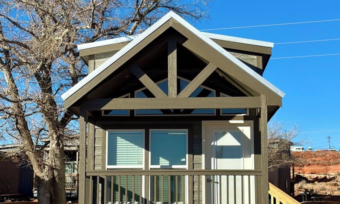 Page Cabin | Cozy Tiny Home King Room #23B