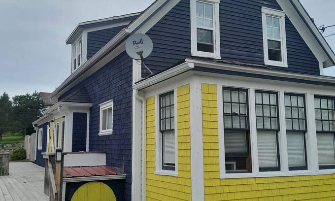 St. Martins Apartment | Cozy upper apartment across from the Bay of Fundy.