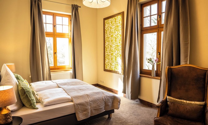 Bruel Apartment | Cozy vacation apartment for up to 4 people on the first floor of a manor house