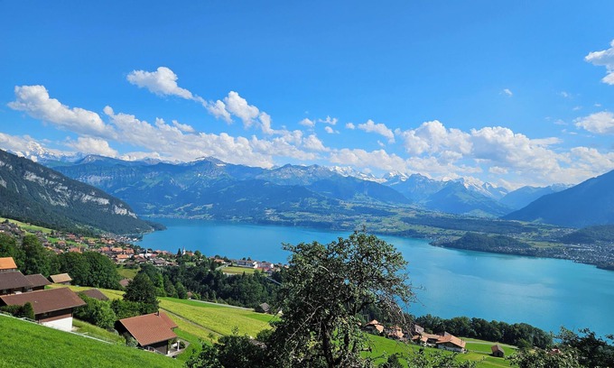 Goldiwil Ski Chalet | Cozy vacation home with views of Lake Thun and the Alps