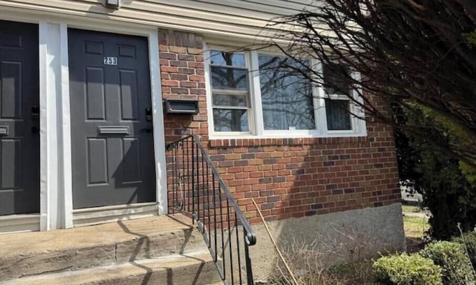 Hempstead House | COZY/WI-FI/King bed/Family-Pet friendly/3 bed