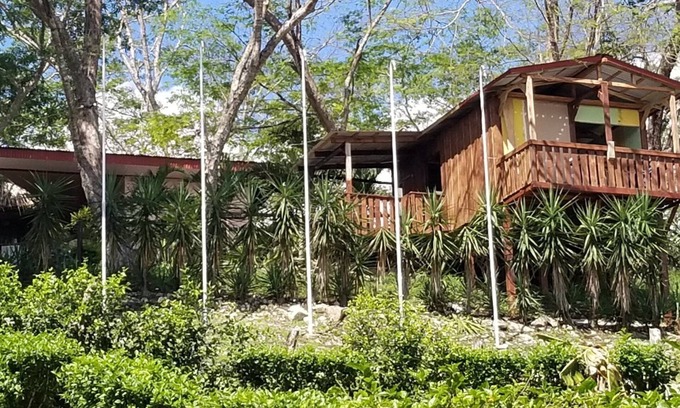 Lepanto House | Cozy wooden cabin with every comfort and a view of the nearby golf course.