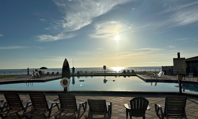 Bridgeport Heights Condo | Cozy1-bedroom condo on Daytona Beach! Ocean views with 2 pools & balcony.