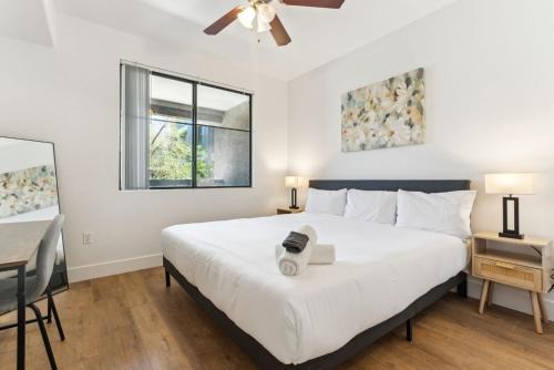 Glendale Sports and Entertainment District Apartment | CozySuites Glendale - Westgate with pool 12