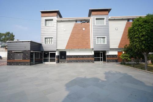 Bhiwani Hotel | Cr hotel and resort