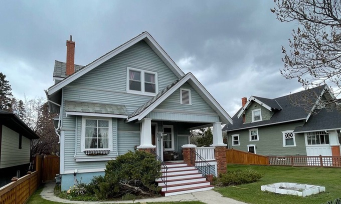 Hillhurst House | Craftsman Charm, Dog-Friendly, U of C, Foothills, SAIT, Downtown