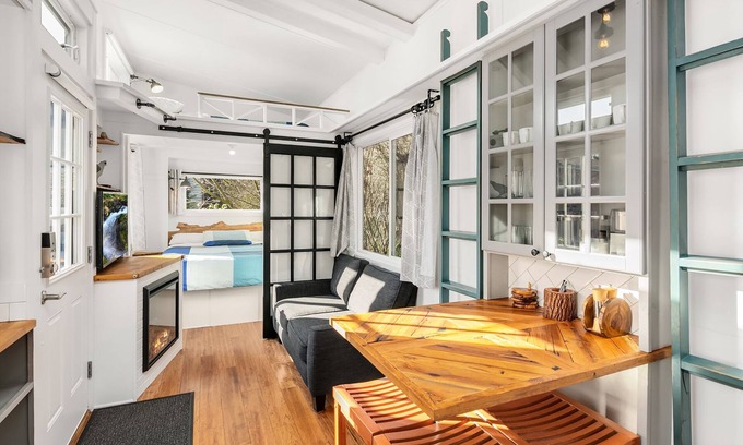Ravenna Apartment | Craftsman Corridor - Free Parking - Fast WIFI - Near UW