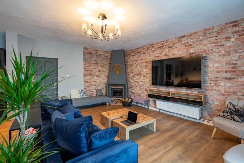 Candesti-Vale Villa | Craita Merelor The PLACE