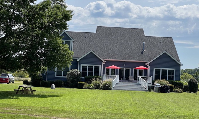 Heathsville House | Creek waterfront home adjunct to Chesapeake, Beach, Fishing, Golf, Wineries
